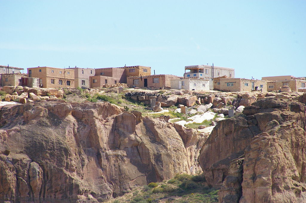 1024px-Acoma_Pueblo_Sky_City_2.jpg