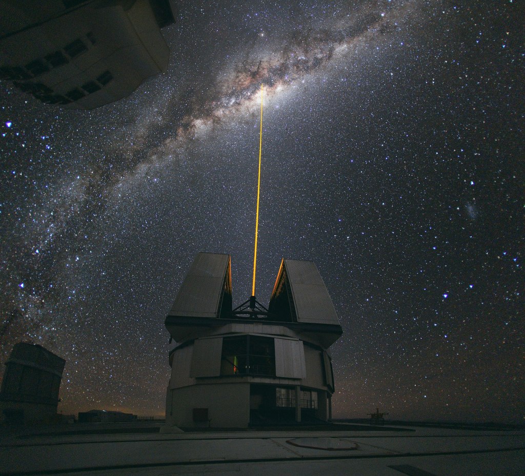 1920px-Laser_Towards_Milky_Ways_Centre