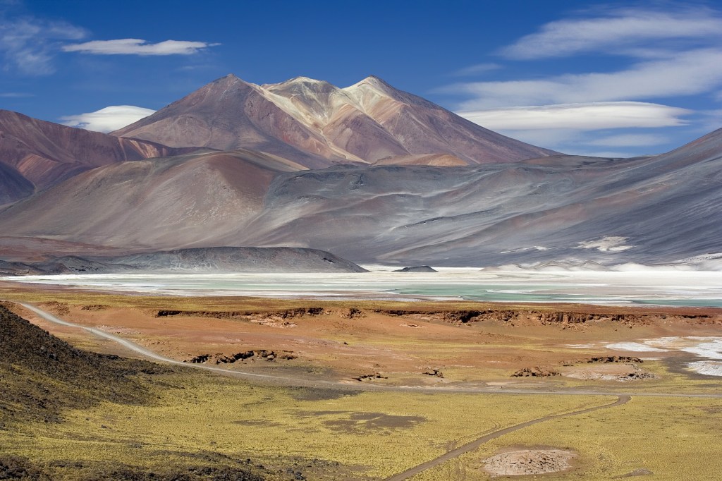 Miscanti_Lagoon_near_San_Pedro_de_Atacama_Chile_Luca_Galuzzi_2006