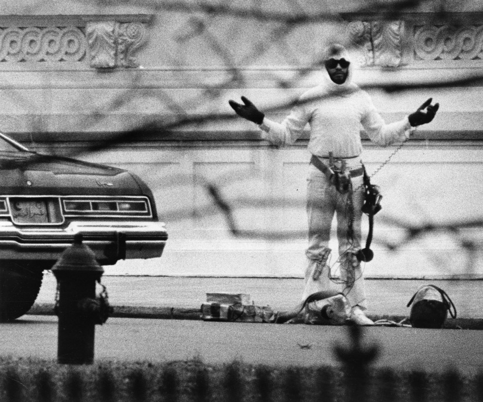 Marshall H. Fields, who said he is wired to explosives, stands in the area of the North Portico of the White House after driving his car through the gates on Dec. 25, 1974